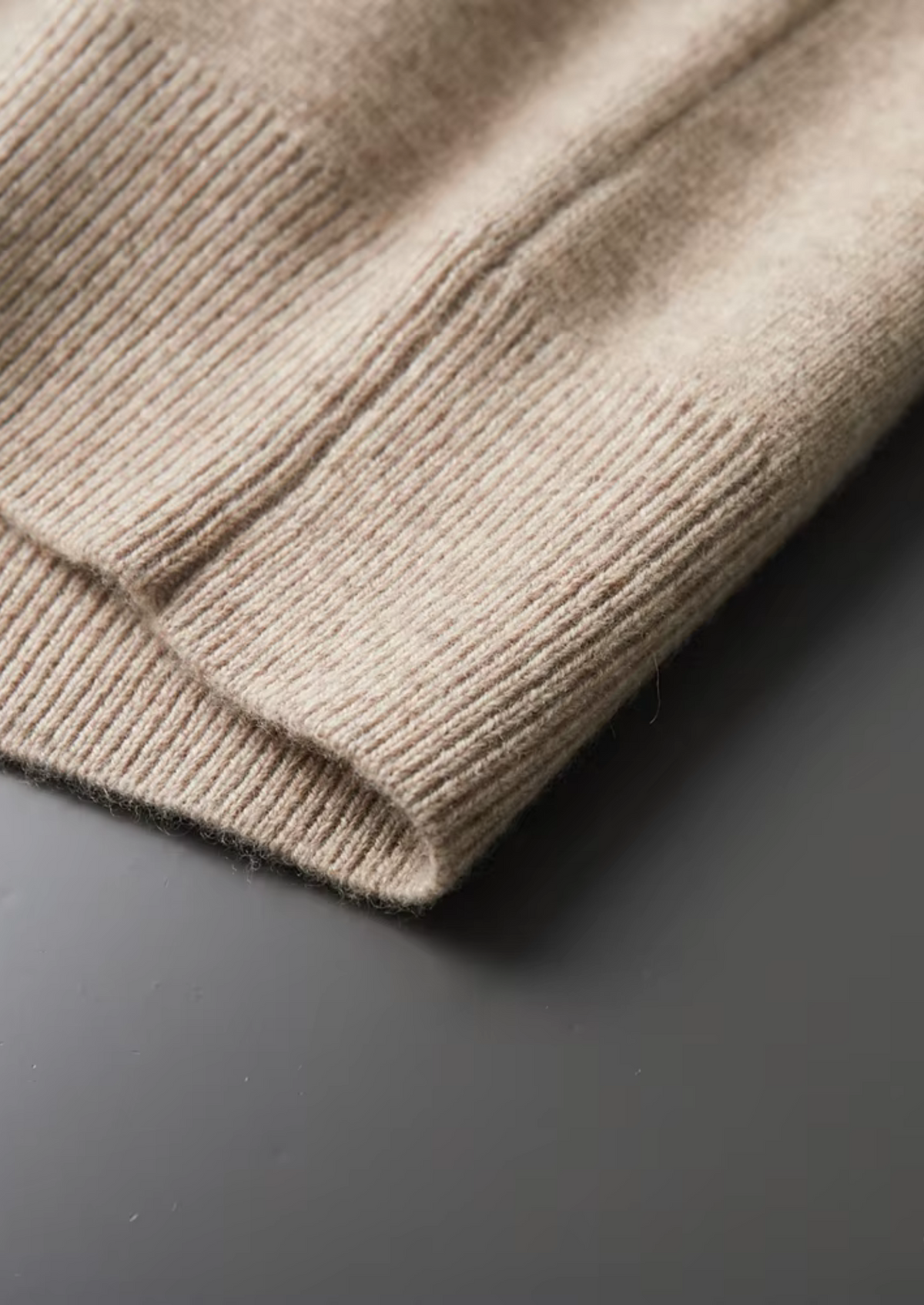 ZIP-POLOTRÖJA I EXTRA FIN MERINOULL